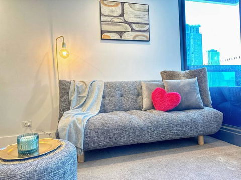 ES2410-2Bed 2Bath Vision Apt With Balcony, Pool & Gym - Newcastle Accommodation 1