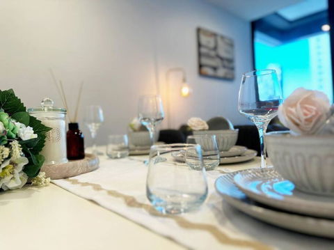 ES2410-2Bed 2Bath Vision Apt With Balcony, Pool & Gym - Newcastle Accommodation 3