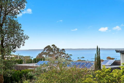 Evans Beach Retreat - Newcastle Accommodation 1