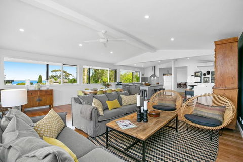 Evans Beach Retreat - Newcastle Accommodation 4