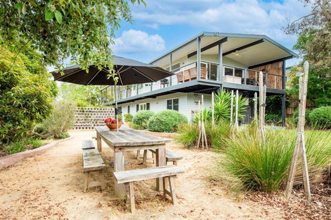 Evans Beach Retreat - Newcastle Accommodation 0