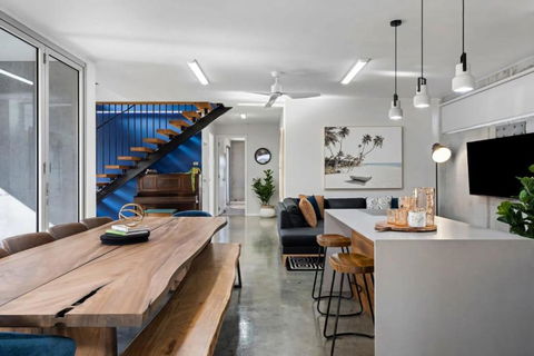 Exquisite Beachside Mansion - Newcastle Accommodation 1