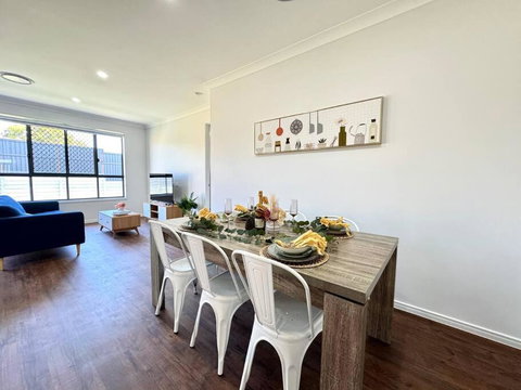 Family-Friendly Getaway In Heathwood - Newcastle Accommodation 3