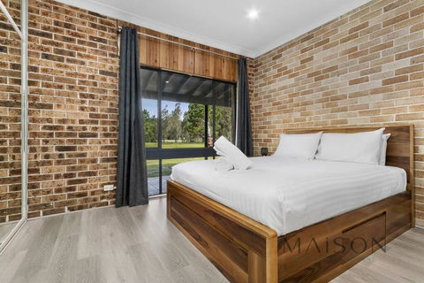 Family Getaway In Salt Ash - Newcastle Accommodation 4
