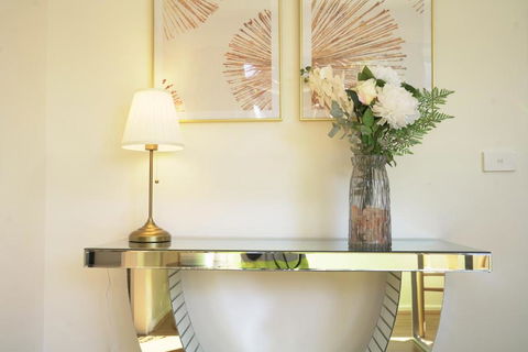 Family Home In Prime Location Melbourne - Newcastle Accommodation 1