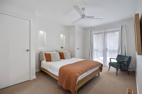 Gigglewiggy - Beach House Wrapped In Nature - Newcastle Accommodation 3