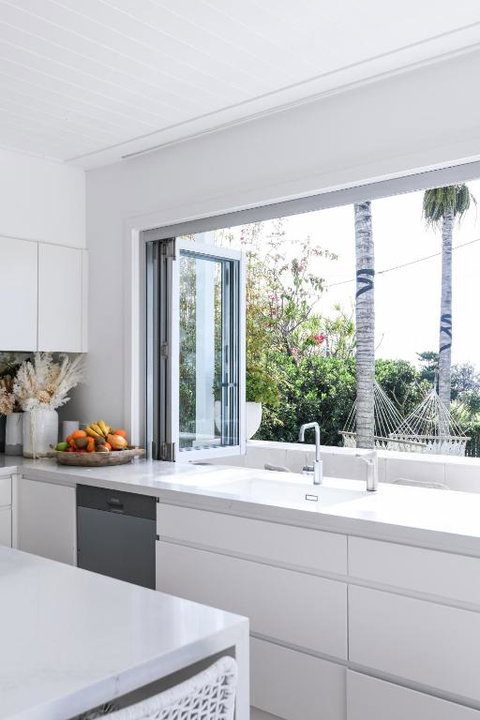 Hamptons Style Warriewood Beachhouse - Newcastle Accommodation 1