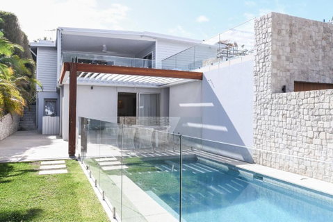 Hamptons Style Warriewood Beachhouse - Newcastle Accommodation 2
