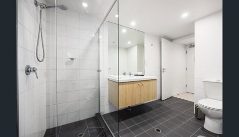 Happy BNB Deluxe Suit In Adelaide CBD - Newcastle Accommodation 1