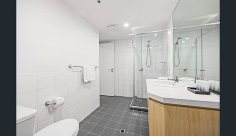 Happy BNB Deluxe Suit In Adelaide CBD - Newcastle Accommodation 2