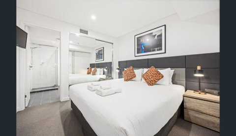 Happy BNB Deluxe Suit In Adelaide CBD - Newcastle Accommodation 3