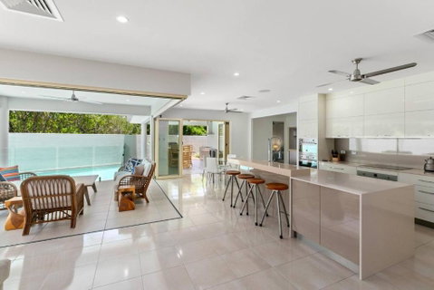 Harbour Drive Luxury In Bluewater Estate - Newcastle Accommodation 1