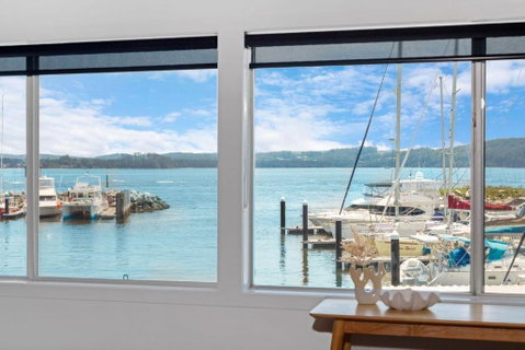 Harbour Marina - Absolute Waterfront Apartment - Newcastle Accommodation 2