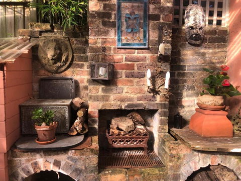 Historic Secluded Garden Cottage - New Castle Tourism 0