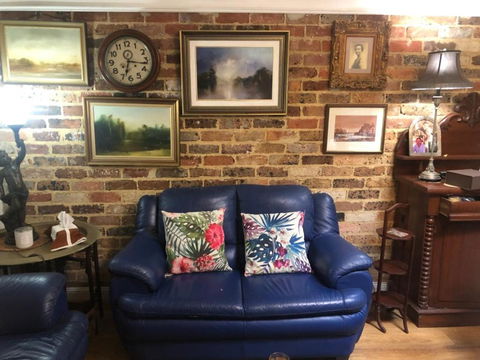 Historic Secluded Garden Cottage - New Castle Tourism 3