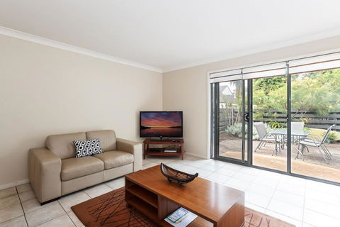 Honeysuckle Townhouses - 10/62 - Newcastle Accommodation 1