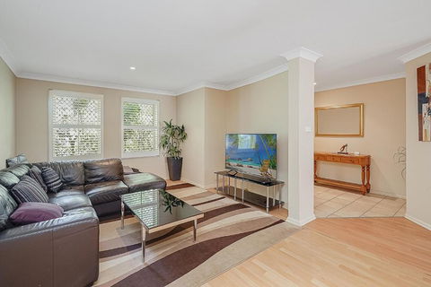 Honeysuckle Townhouses - Seafarers - Newcastle Accommodation 0