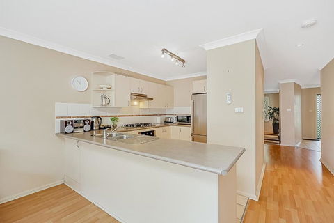 Honeysuckle Townhouses - Seafarers - Newcastle Accommodation 2