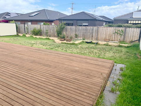 AHA Family Holiday House With Huge Backyard - Newcastle Accommodation 1