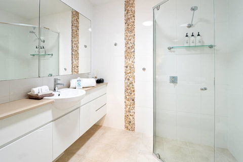 Ait Shona - Happy Place. Apt 10 Haven On The Park - Newcastle Accommodation 2