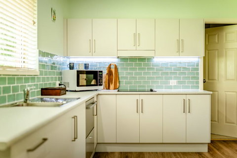 Alarks Nest Bed And Breakfast - Newcastle Accommodation 3