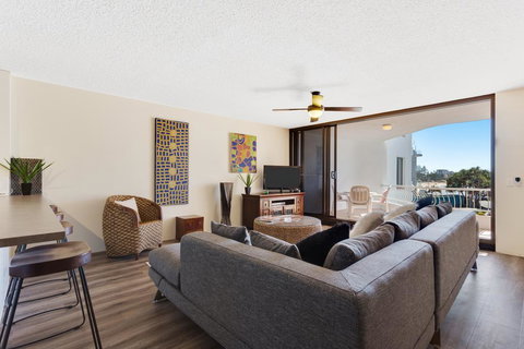 Alex Headland Beachfront - New Castle Tourism 1