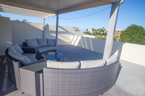 Alexandra Headland Luxury Townhouse - New Castle Tourism 2