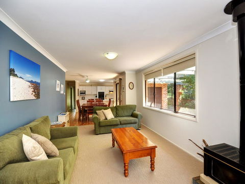 All Decked Out - Pet Friendly - Newcastle Accommodation 1