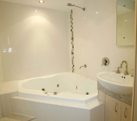 Allamanda U2, - Awesome Location - - New Castle Tourism 3