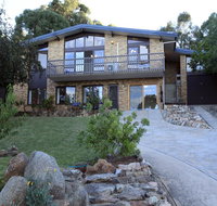 Alpine Apartment - Great location with views of Lake Jindabyne - Newcastle Accommodation