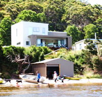 Amazing Ansons Bay Absolute Waterfront Beach House - New Castle Tourism