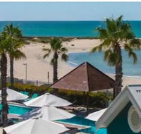 AN OCEANBEACH and POOL VIEW APARTMENT - Apt 210 SEASHELLS RESORT - Newcastle Accommodation