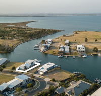Anchored - Access to the Gippsland Lakes - Newcastle Accommodation