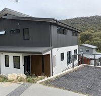 Aniyah Chalet - Newcastle Accommodation