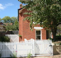 Annies Garden Cottage - Newcastle Accommodation