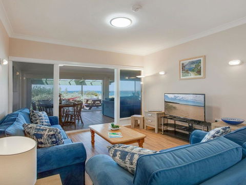 Antonio's Paradise - Spectacular Views Over Warrain Beach - New Castle Tourism 2