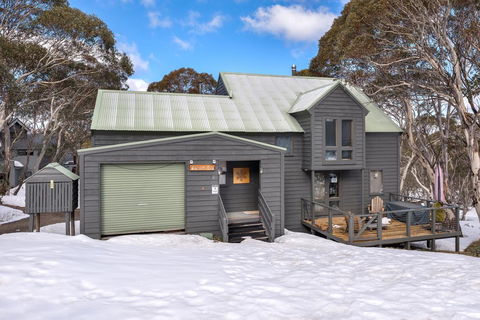 Aosta - Newcastle Accommodation 0