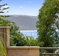 APARTMENT 23 PACIFIC APARTMENTS - sit on the deck and soak in the view - Newcastle Accommodation