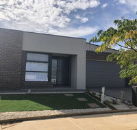 Apple House Tarneit North - Newcastle Accommodation