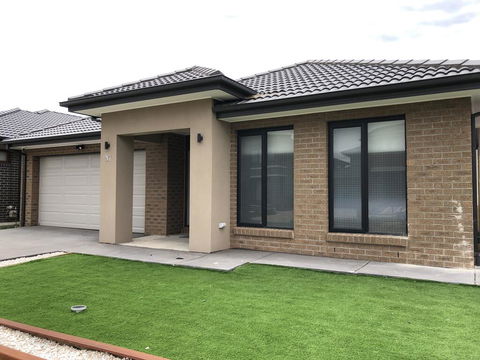 Apple House Upper Point Cook - Newcastle Accommodation 1