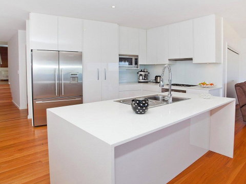 Aqua - Views Over Jones Beach - Newcastle Accommodation 1