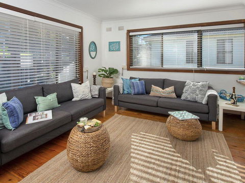Araluen On Holden - Great Deck With Ocean Views - New Castle Tourism 1