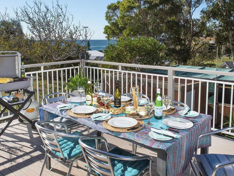 Araluen On Holden - Great Deck With Ocean Views - New Castle Tourism 0