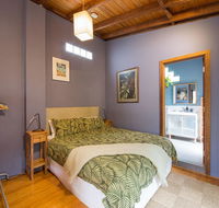 Art  Garden Retreat - New Castle Tourism