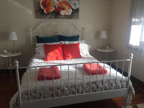 Art Deco Cottage - New Castle Tourism 0