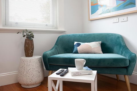 Art Deco Designer Studio In Lewisham - Newcastle Accommodation 1