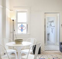 Art Deco Oasis Minutes From the City - Newcastle Accommodation