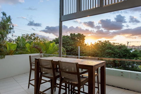 Luxurious Living - 3Bed-3Bath-1Car-Pool - Balmoral - New Castle Tourism 2