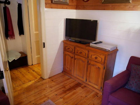 Lynden Cottage - Built 1884 In The Heart Of Town - New Castle Tourism 1
