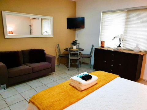 M104 West Perth Studio Apartment Near Kings Park - Newcastle Accommodation 1